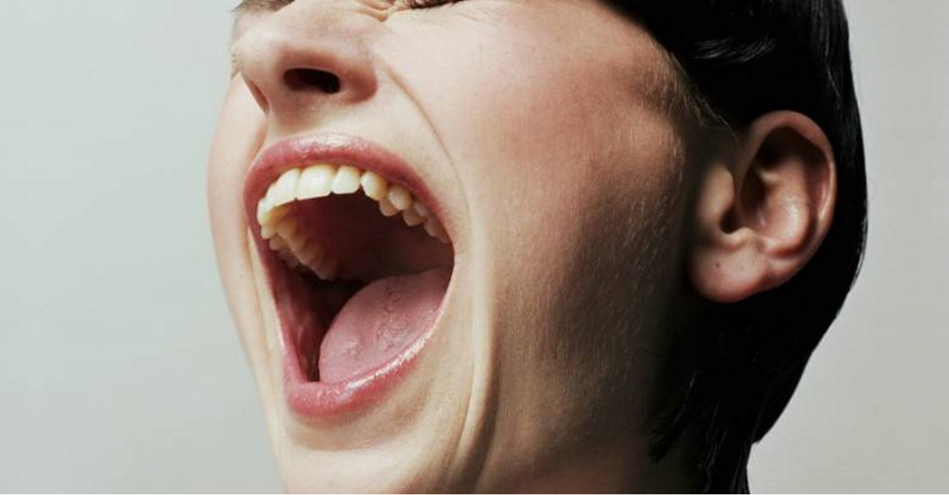 Stretching mandibolare e disturbi al TMJ: esercizi ‘liberi’ facili